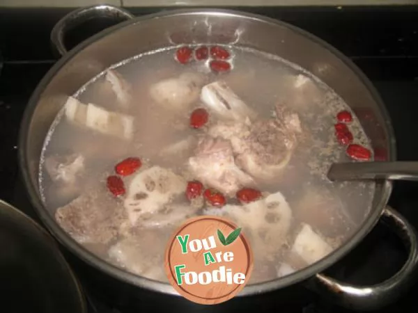 Lotus root pork bone soup