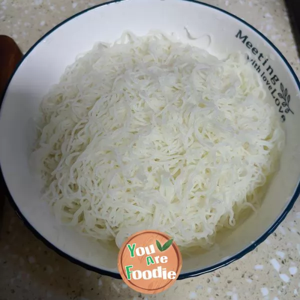 Fried Rice Noodles with Pork and Cabbage