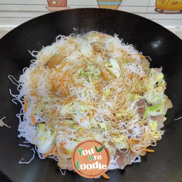 Fried Rice Noodles with Pork and Cabbage