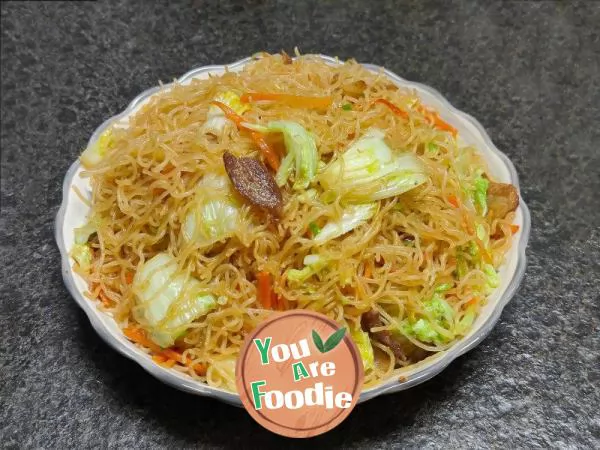 Fried Rice Noodles with Pork and Cabbage