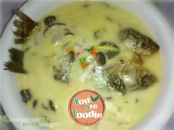 Nourishing face, brain and intelligence - crucian carp and mushroom soup