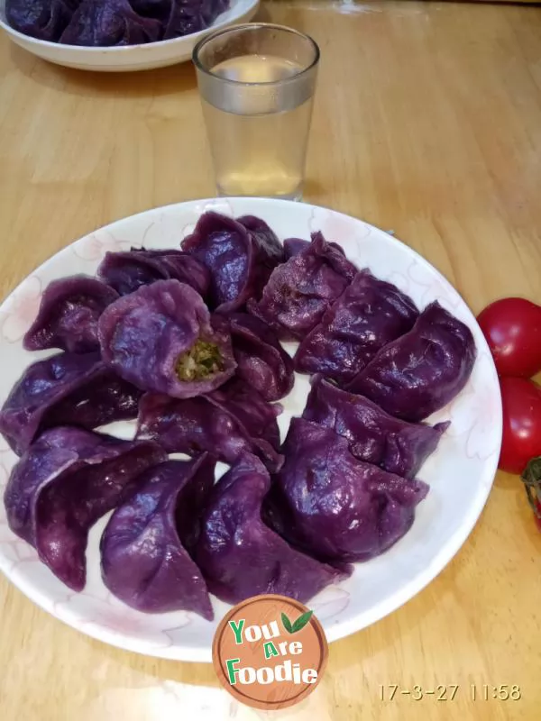 Steamed-dumplings-with-purple-potato,-dandelion-and-pork-stuffing