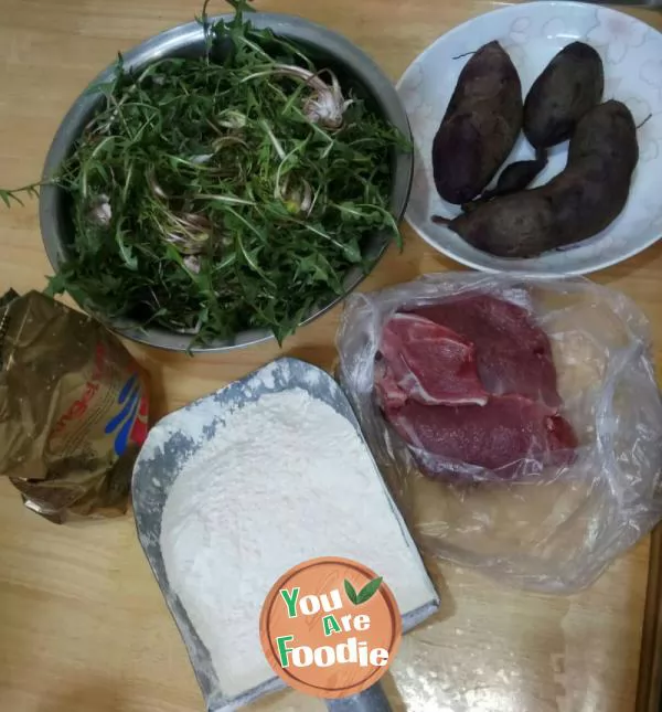 Steamed dumplings with purple potato, dandelion and pork stuffing