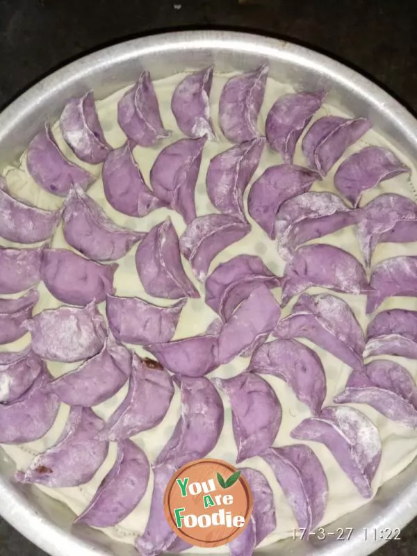 Steamed dumplings with purple potato, dandelion and pork stuffing