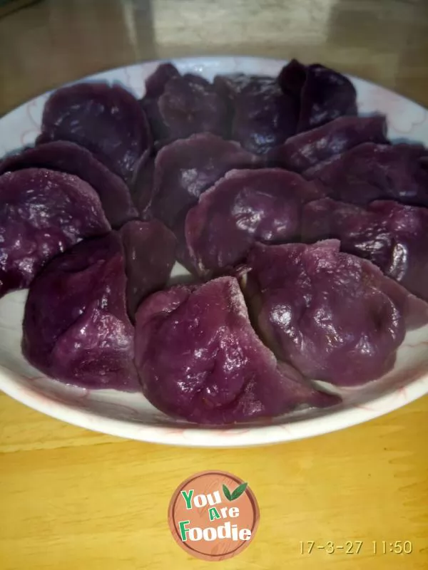 Steamed dumplings with purple potato, dandelion and pork stuffing