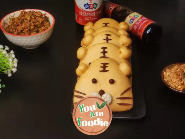 Steamed bun with tiger and tiger