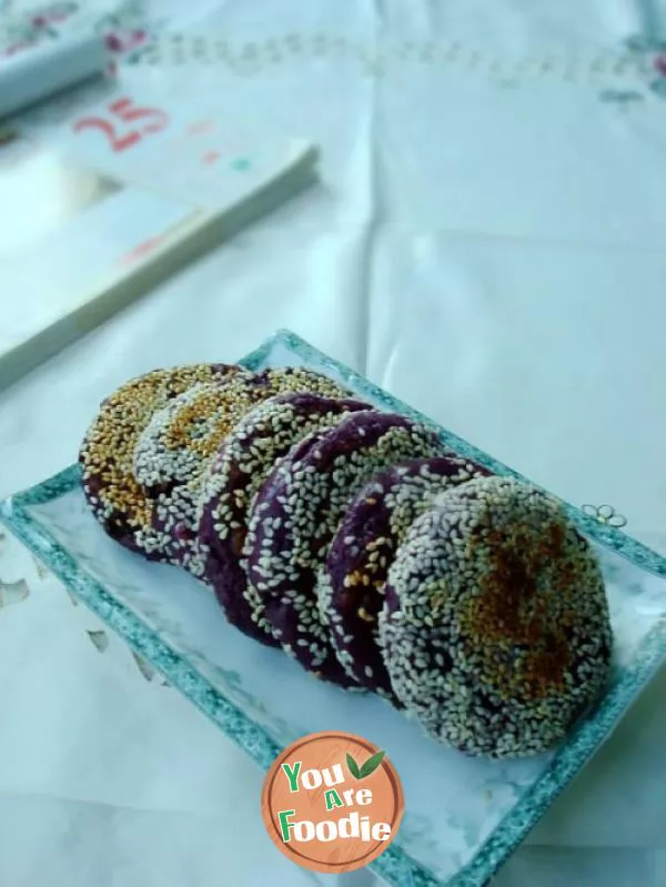 Purple-potato-bean-paste-cake-with-soybean-milk