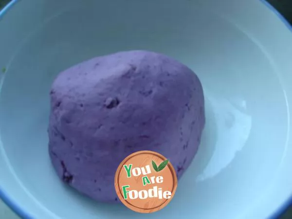 Purple potato bean paste cake with soybean milk