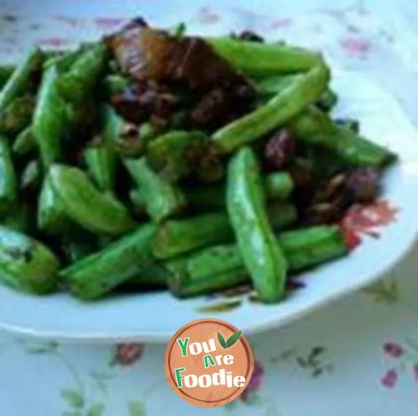 Fried meat with beans