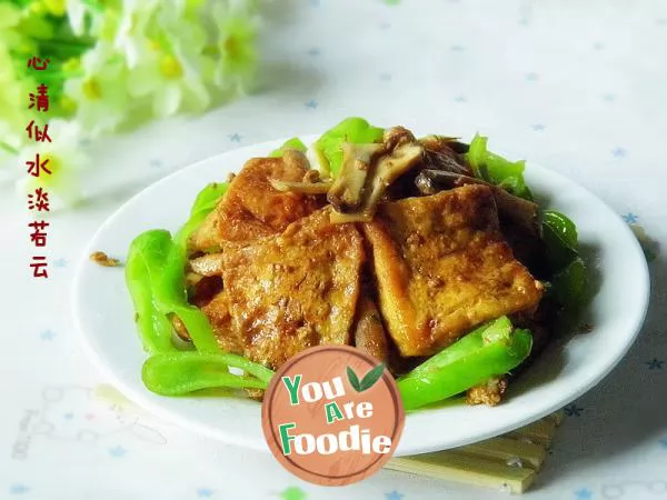 Stir fried tofu with green pepper