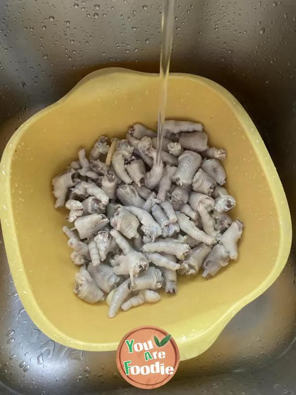 Spiced lemon chicken feet