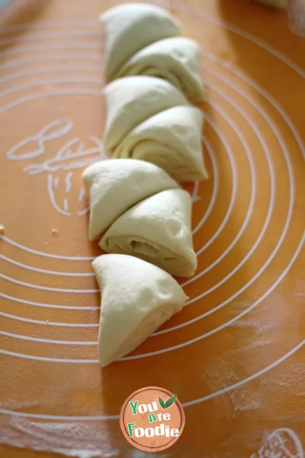 Steamed buns with corn juice flavor