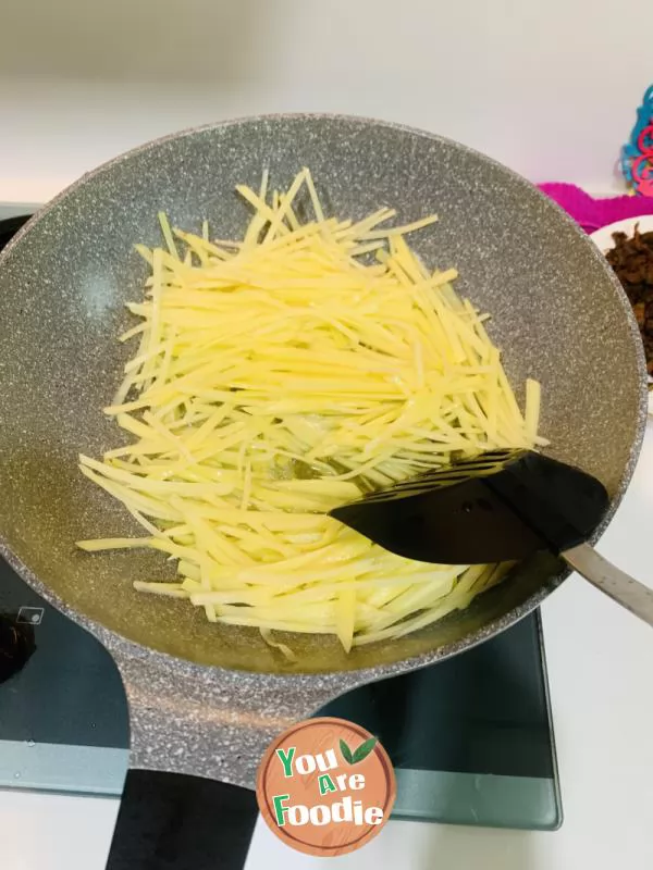 Shredded potato with green pepper