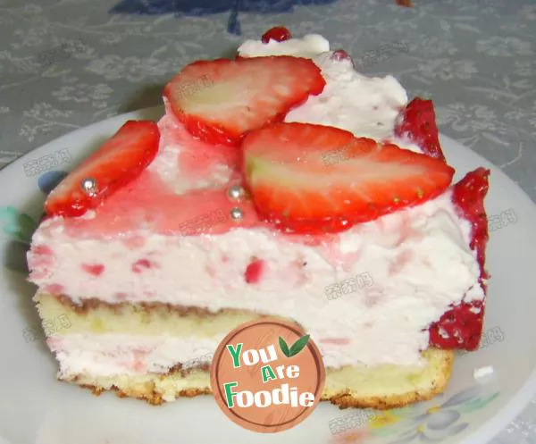 Strawberry Mousse Cake 