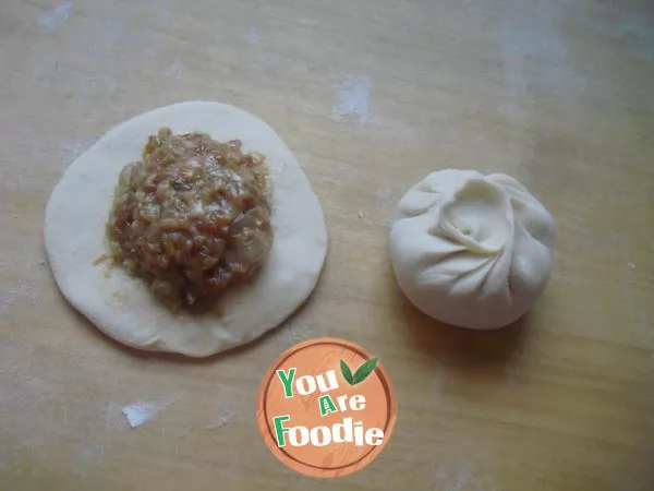 Pork bun with cabbage