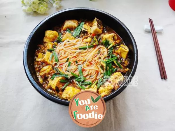 Boiled-rice-noodles-with-stinky-tofu