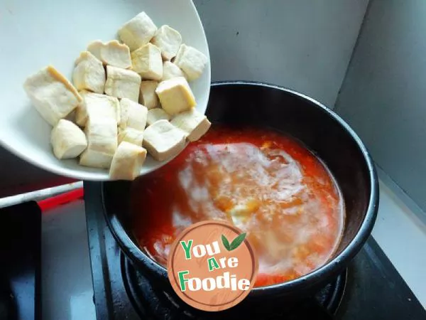 Boiled rice noodles with stinky tofu