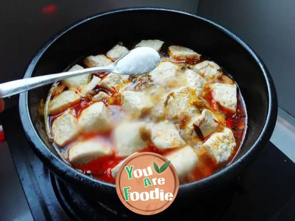 Boiled rice noodles with stinky tofu