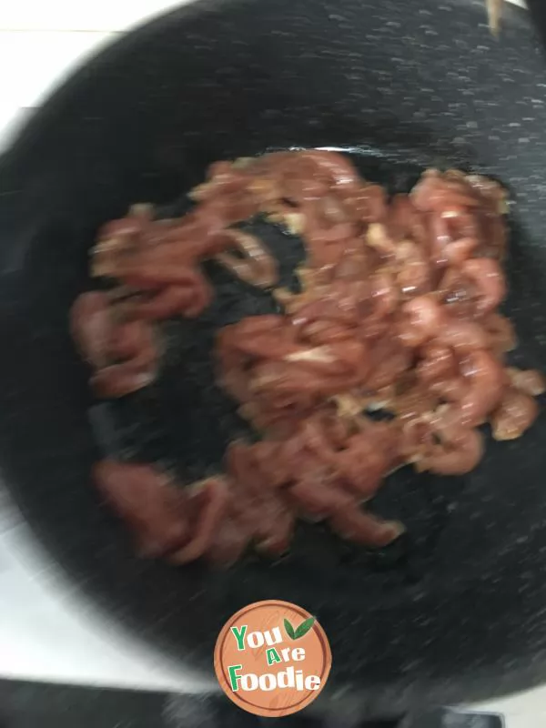 Fried shredded pork with mushrooms and chili