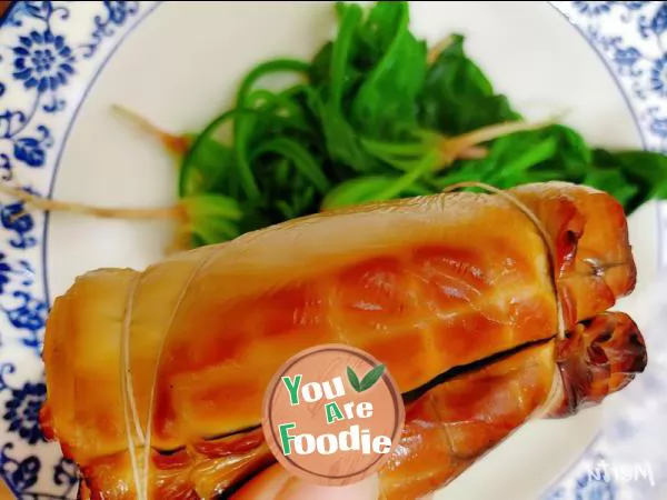 Bean curd with spinach oil