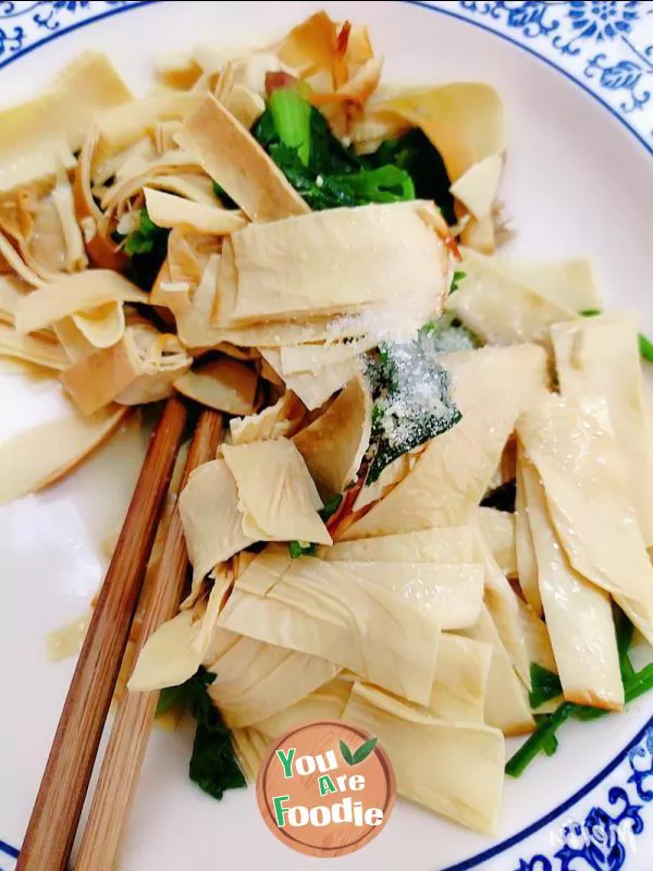 Bean curd with spinach oil