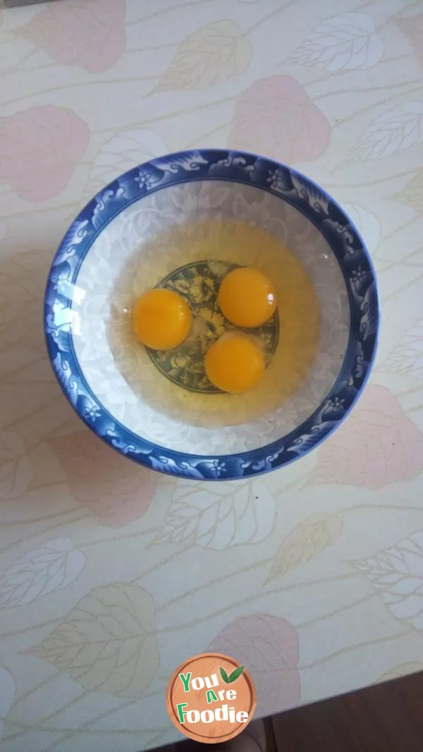 Steamed large bowl of egg soup in rice cooker