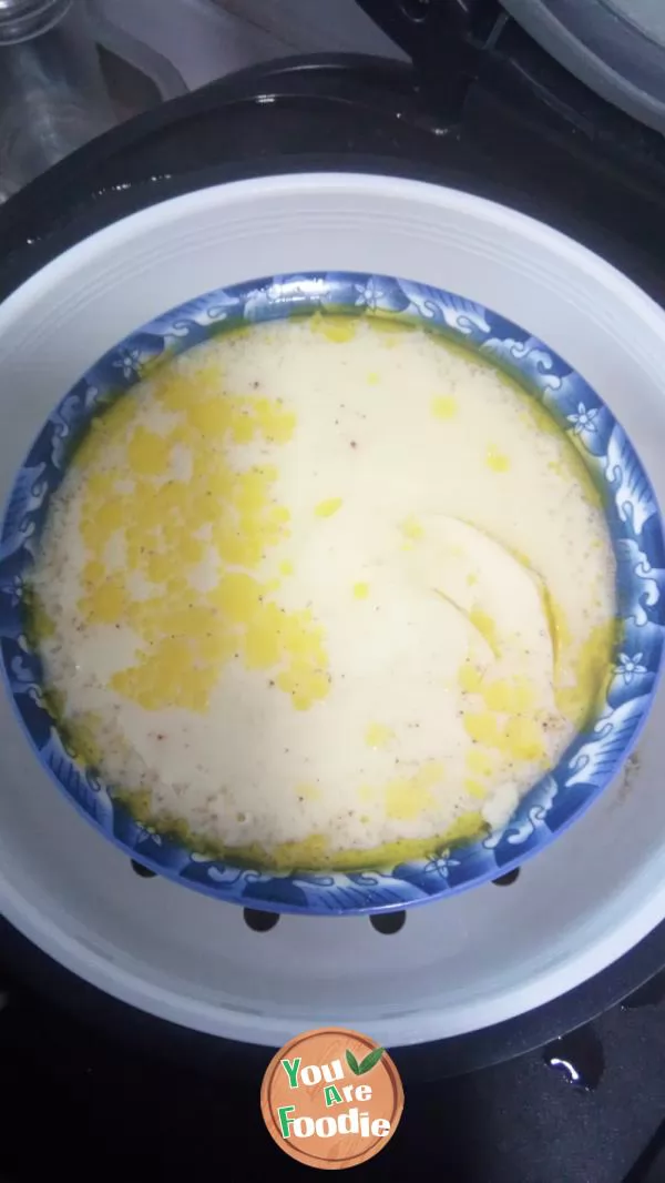 Steamed large bowl of egg soup in rice cooker