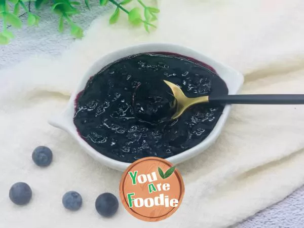 Homemade-blueberry-sauce