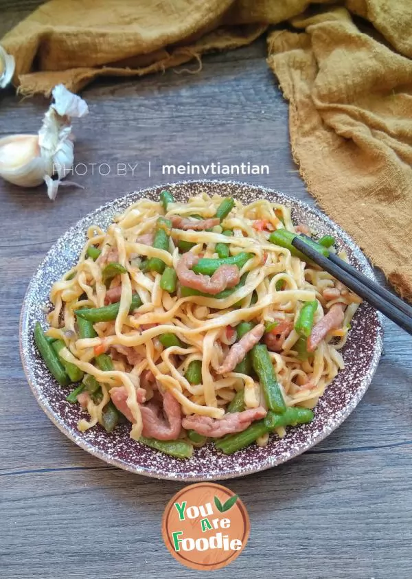 Braised-noodles-with-shredded-pork