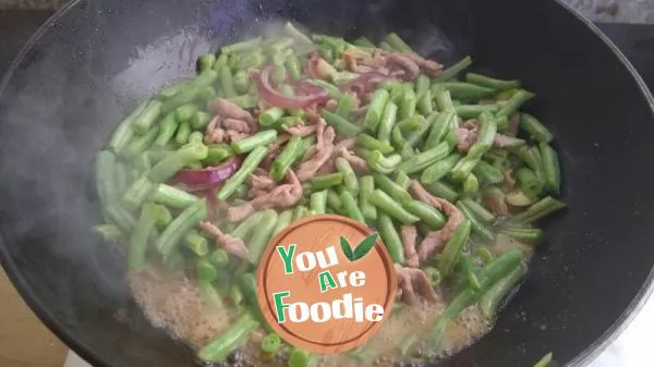 Braised noodles with shredded pork