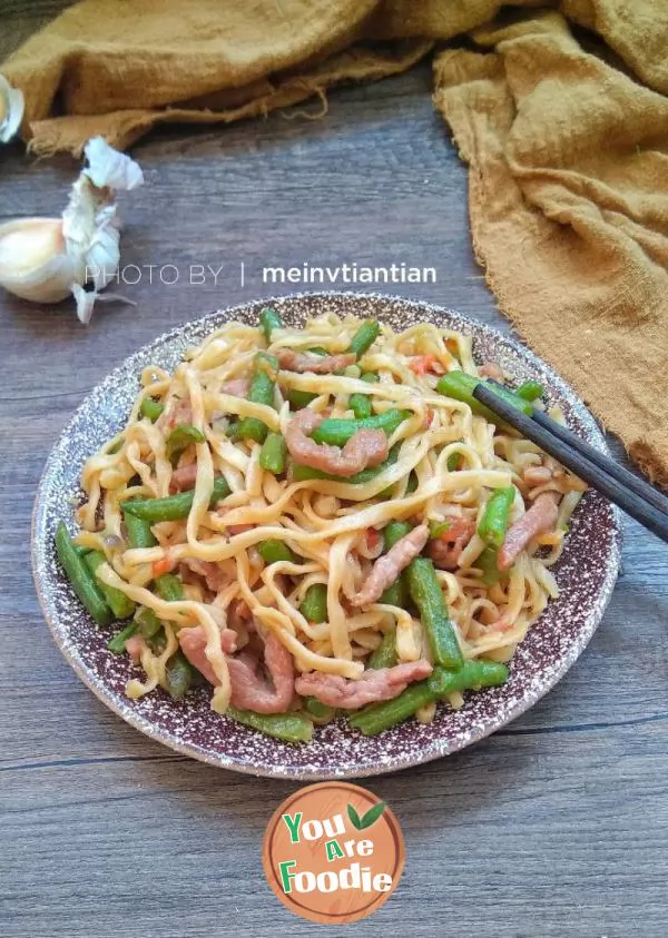 Braised noodles with shredded pork