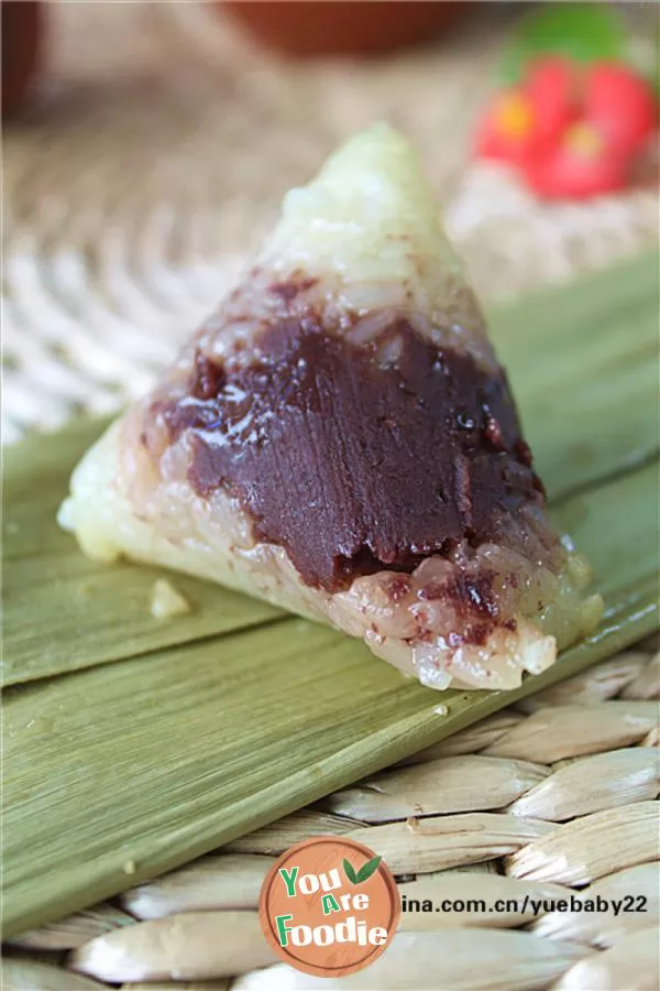 Glutinous bean paste dumplings