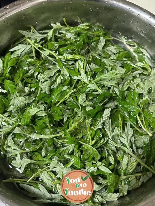 Garlic mashed mugwort