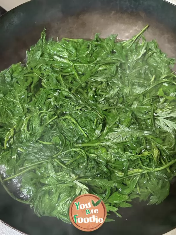 Garlic mashed mugwort