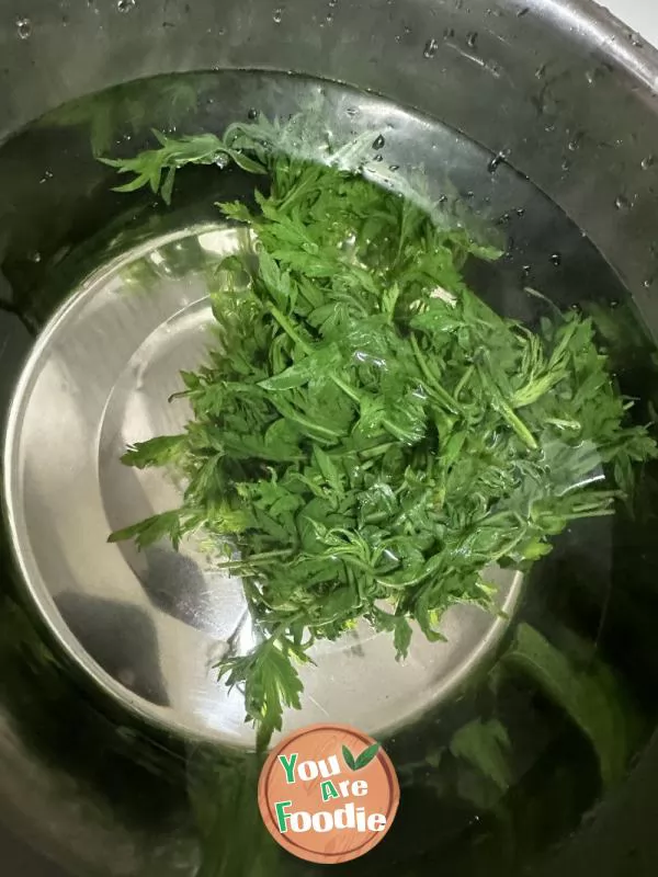 Garlic mashed mugwort