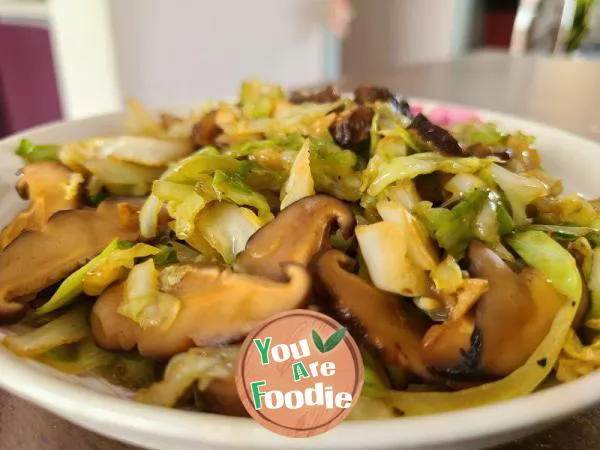 Stir fried mushroom with cabbage