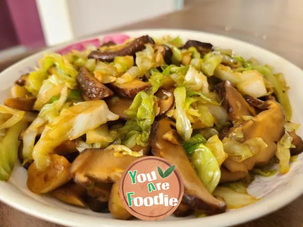 Stir fried mushroom with cabbage