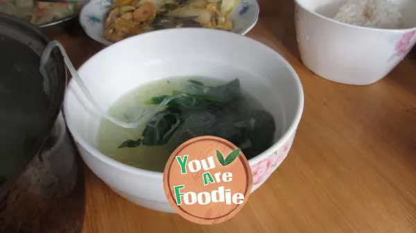 Spinach, shrimp and vermicelli soup