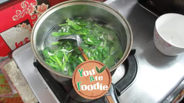 Spinach, shrimp and vermicelli soup