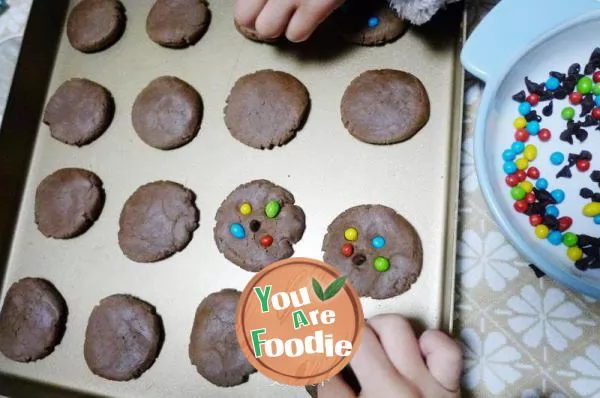 Colored chocolate bean biscuit