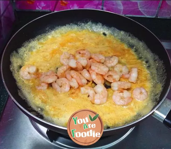 Baked shrimp with salted egg yolk