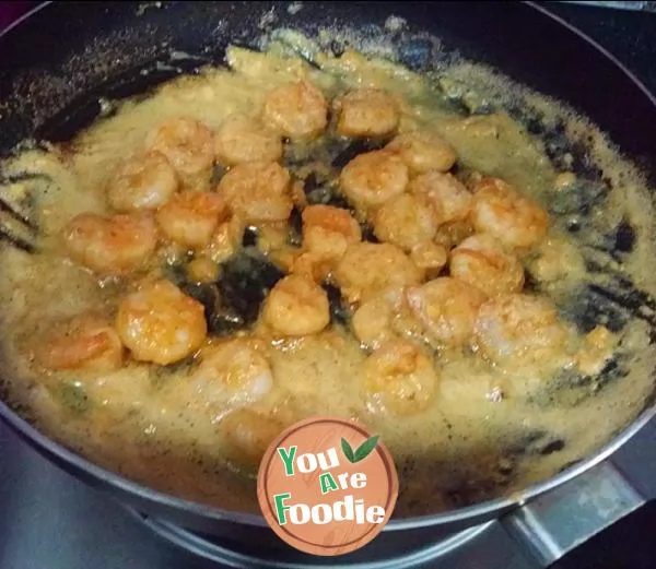 Baked shrimp with salted egg yolk