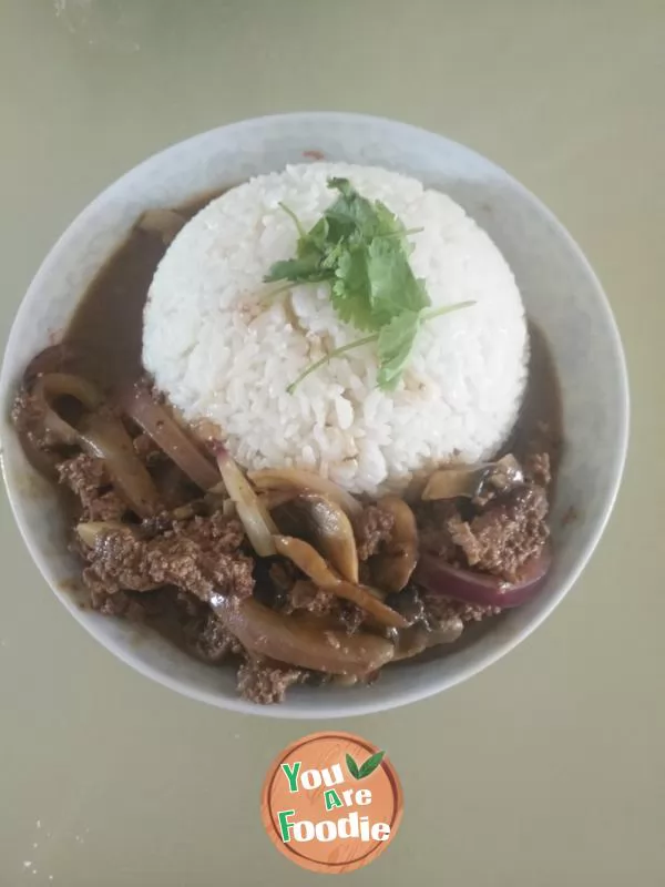 Chinese-and-Western:-rice-with-curry-beef-sauce