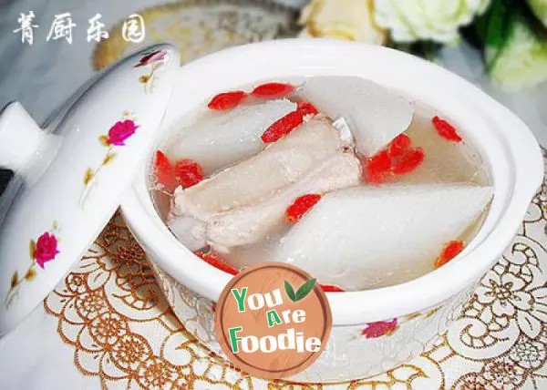 Four-seasons-nutritious-soup----Chinese-wolfberry-and-yam-ribs-soup