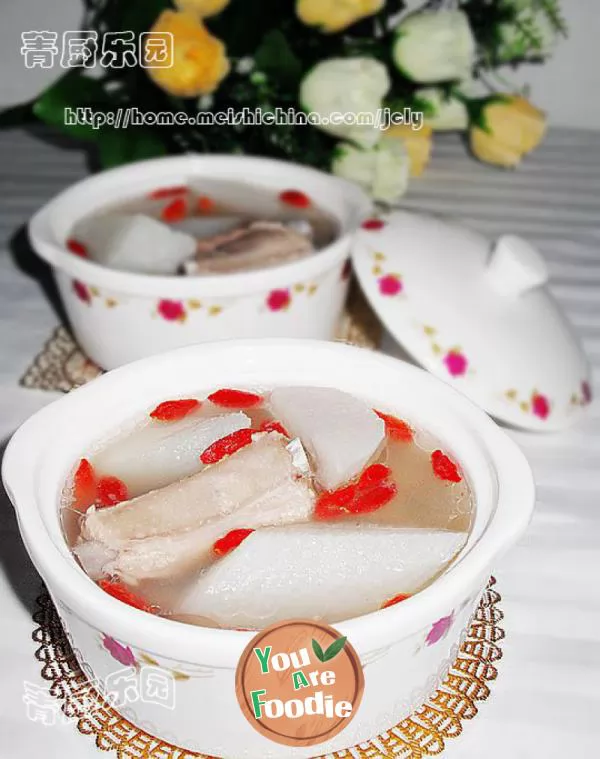 Four seasons nutritious soup -- Chinese wolfberry and yam ribs soup