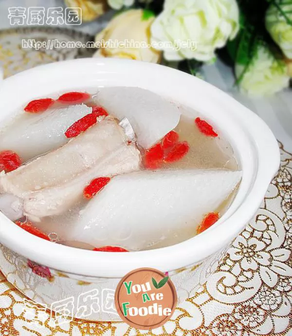 Four seasons nutritious soup -- Chinese wolfberry and yam ribs soup