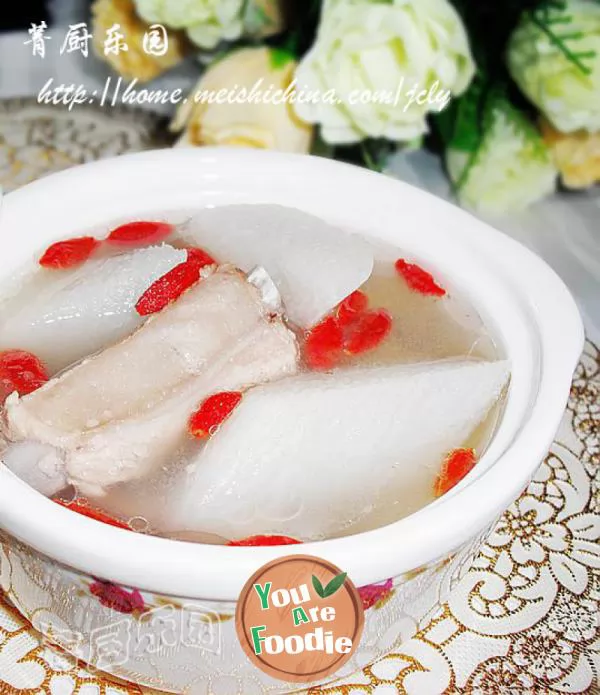 Four seasons nutritious soup -- Chinese wolfberry and yam ribs soup