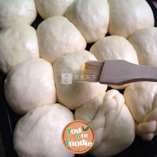 Steamed bread in condensed milk soup