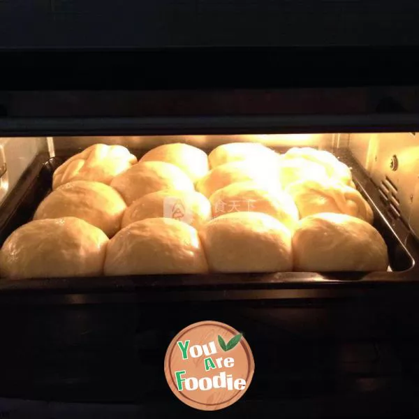 Steamed bread in condensed milk soup