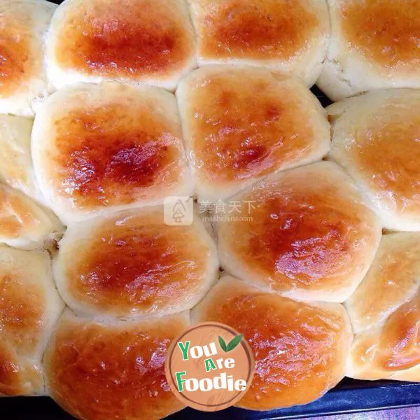 Steamed bread in condensed milk soup